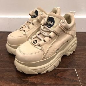 Buffalo London Nude - Sample size 37